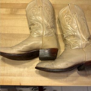Classic Tan Cowboy Boots Size 10B